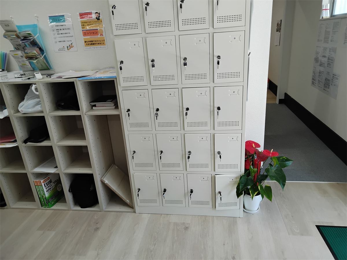 room-lockers.jpg