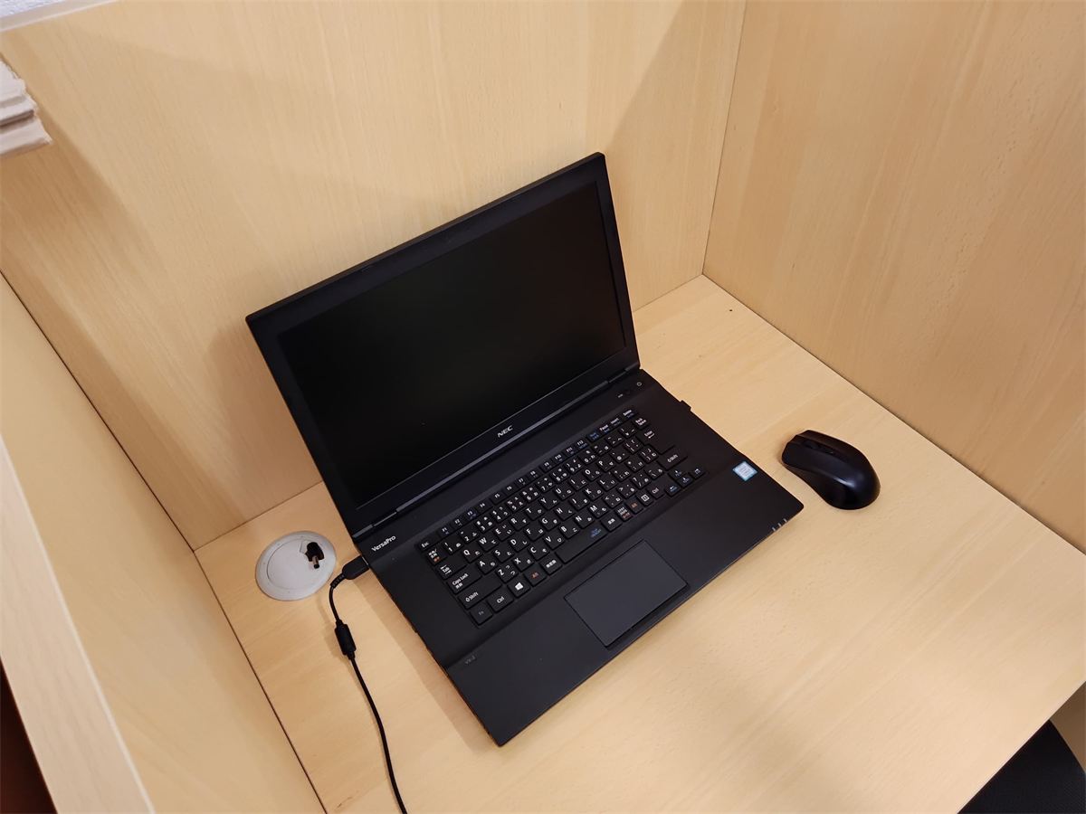 room-pc-desk.jpg